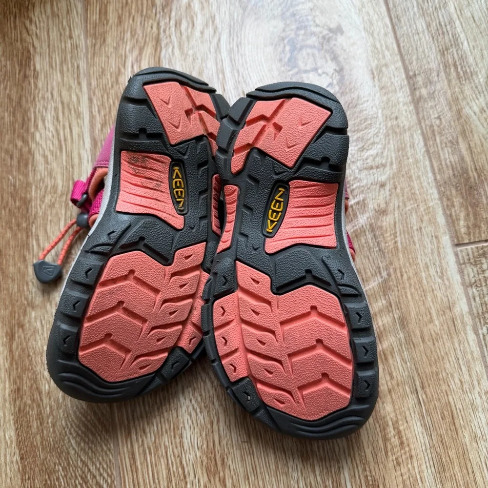 Kids Pink Outdoor Sandals with Grey Toe - Brand Unknown
